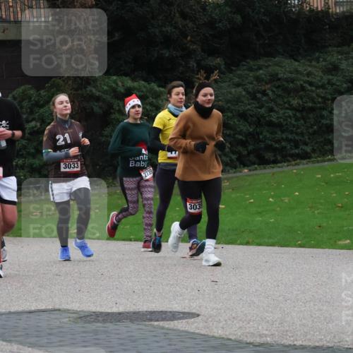 08.12.2024 - St. Pauli X-Mass-Run No. 14 Strokosch-Dieckow http://msf.ph/oto/7505660 08.12.2024 09:40:45 Laufen 21, 3033, 624, 2739, 303 meine-sportfotos.de