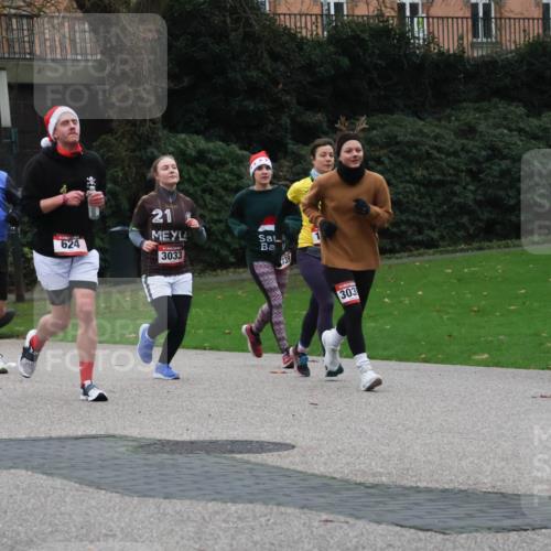 08.12.2024 - St. Pauli X-Mass-Run No. 14 Strokosch-Dieckow http://msf.ph/oto/7505661 08.12.2024 09:40:45 Laufen 624, 21, 3033, 303 meine-sportfotos.de