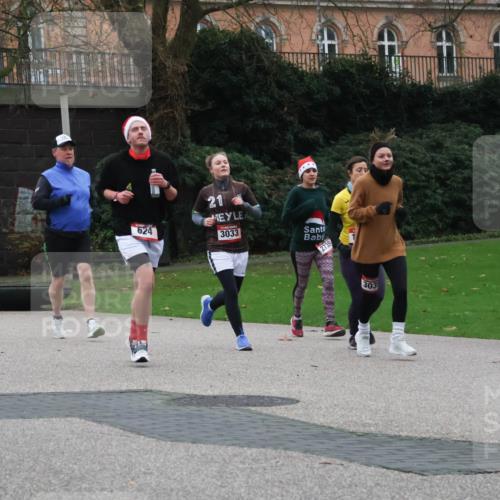 08.12.2024 - St. Pauli X-Mass-Run No. 14 Strokosch-Dieckow http://msf.ph/oto/7505664 08.12.2024 09:40:45 Laufen 21, 624, 3033, 303 meine-sportfotos.de