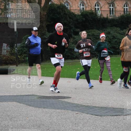 08.12.2024 - St. Pauli X-Mass-Run No. 14 Strokosch-Dieckow http://msf.ph/oto/7505669 08.12.2024 09:40:46 Laufen 624, 21, 3033, 2739, 303 meine-sportfotos.de