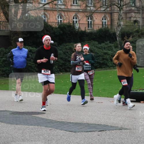 08.12.2024 - St. Pauli X-Mass-Run No. 14 Strokosch-Dieckow http://msf.ph/oto/7505671 08.12.2024 09:40:46 Laufen 21, 624, 3033, 2739, 303 meine-sportfotos.de