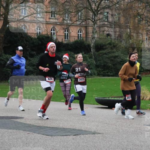 08.12.2024 - St. Pauli X-Mass-Run No. 14 Strokosch-Dieckow http://msf.ph/oto/7505675 08.12.2024 09:40:47 Laufen 21, 624, 2739, 3033, 303 meine-sportfotos.de