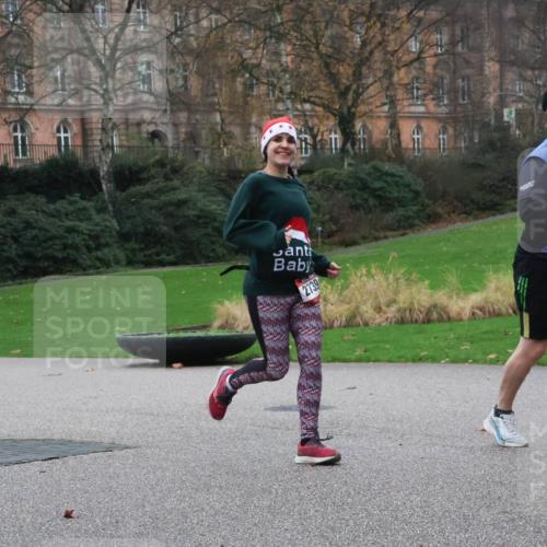 08.12.2024 - St. Pauli X-Mass-Run No. 14 Strokosch-Dieckow http://msf.ph/oto/7505686 08.12.2024 09:40:50 Laufen 2739 meine-sportfotos.de