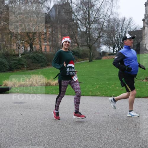 08.12.2024 - St. Pauli X-Mass-Run No. 14 Strokosch-Dieckow http://msf.ph/oto/7505690 08.12.2024 09:40:50 Laufen 2739 meine-sportfotos.de
