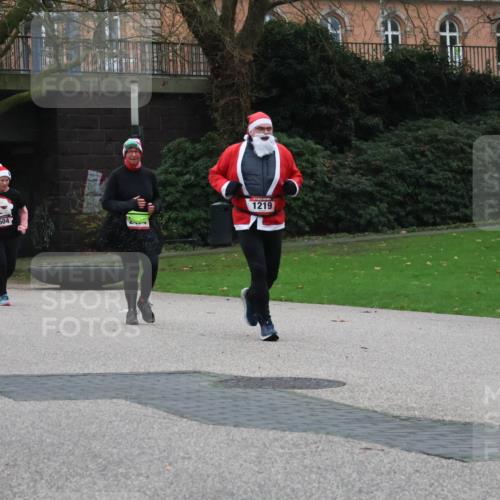 08.12.2024 - St. Pauli X-Mass-Run No. 14 Strokosch-Dieckow http://msf.ph/oto/7505691 08.12.2024 09:40:51 Laufen 325, 2604, 1219 meine-sportfotos.de