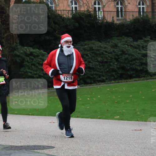 08.12.2024 - St. Pauli X-Mass-Run No. 14 Strokosch-Dieckow http://msf.ph/oto/7505697 08.12.2024 09:40:52 Laufen 1219 meine-sportfotos.de