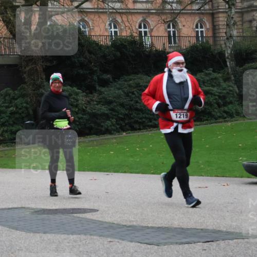 08.12.2024 - St. Pauli X-Mass-Run No. 14 Strokosch-Dieckow http://msf.ph/oto/7505702 08.12.2024 09:40:53 Laufen 2604, 1219 meine-sportfotos.de
