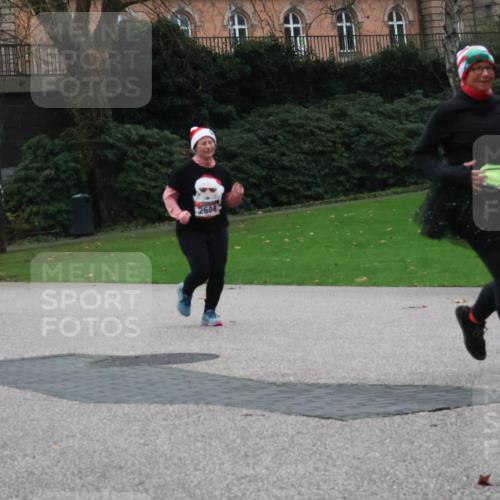 08.12.2024 - St. Pauli X-Mass-Run No. 14 Strokosch-Dieckow http://msf.ph/oto/7505709 08.12.2024 09:40:54 Laufen 3254, 2604 meine-sportfotos.de
