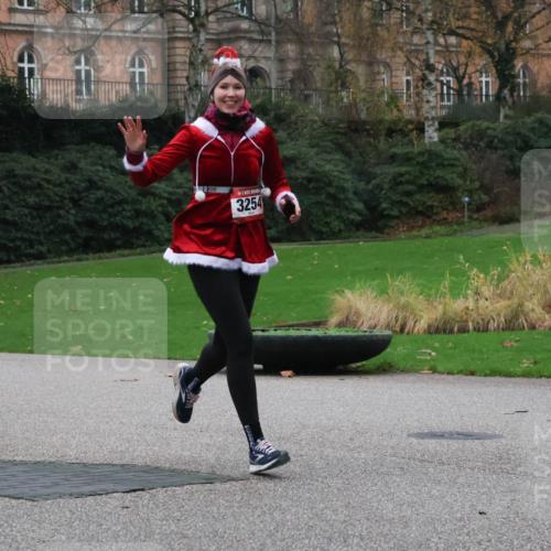 08.12.2024 - St. Pauli X-Mass-Run No. 14 Strokosch-Dieckow http://msf.ph/oto/7505722 08.12.2024 09:40:57 Laufen 3254 meine-sportfotos.de