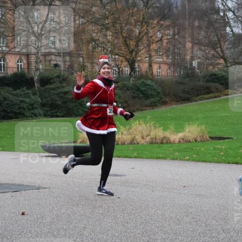 08.12.2024 - St. Pauli X-Mass-Run No. 14 Strokosch-Dieckow http://msf.ph/oto/7505726 08.12.2024 09:40:58 Laufen 901, 325 meine-sportfotos.de
