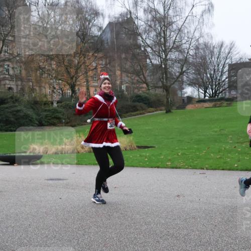 08.12.2024 - St. Pauli X-Mass-Run No. 14 Strokosch-Dieckow http://msf.ph/oto/7505730 08.12.2024 09:40:58 Laufen 06, 325, 2604 meine-sportfotos.de