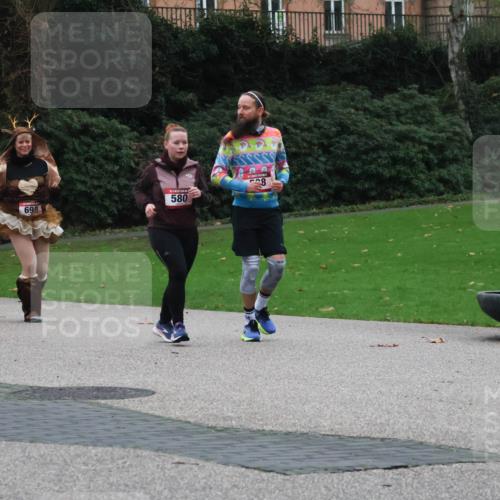 08.12.2024 - St. Pauli X-Mass-Run No. 14 Strokosch-Dieckow http://msf.ph/oto/7505749 08.12.2024 09:41:01 Laufen 698, 1424, 580, 229 meine-sportfotos.de