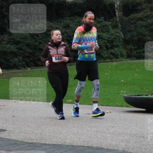 08.12.2024 - St. Pauli X-Mass-Run No. 14 Strokosch-Dieckow http://msf.ph/oto/7505755 08.12.2024 09:41:02 Laufen 698, 1, 580, 588 meine-sportfotos.de