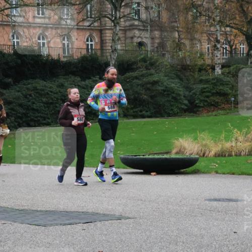 08.12.2024 - St. Pauli X-Mass-Run No. 14 Strokosch-Dieckow http://msf.ph/oto/7505756 08.12.2024 09:41:02 Laufen 713, 698, 580, 588 meine-sportfotos.de