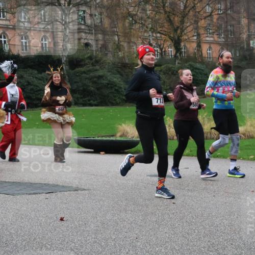 08.12.2024 - St. Pauli X-Mass-Run No. 14 Strokosch-Dieckow http://msf.ph/oto/7505772 08.12.2024 09:41:04 Laufen 713, 580, 621, 698, 371 meine-sportfotos.de
