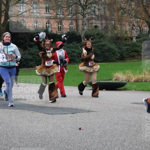 08.12.2024 - St. Pauli X-Mass-Run No. 14 Strokosch-Dieckow http://msf.ph/oto/7505775 08.12.2024 09:41:04 Laufen 3172, 2808, 071, 71, 621, 698, 713, 580 meine-sportfotos.de