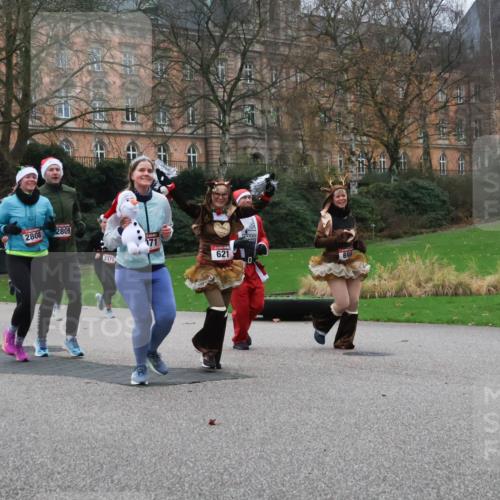 08.12.2024 - St. Pauli X-Mass-Run No. 14 Strokosch-Dieckow http://msf.ph/oto/7505781 08.12.2024 09:41:05 Laufen 2808, 2809, 2371, 71, 621, 0, 698 meine-sportfotos.de