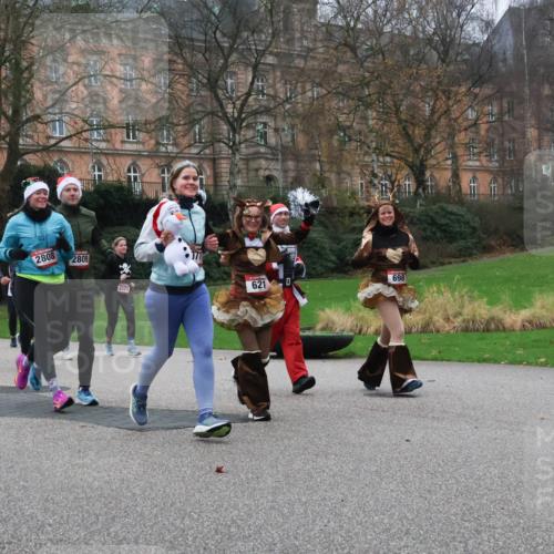 08.12.2024 - St. Pauli X-Mass-Run No. 14 Strokosch-Dieckow http://msf.ph/oto/7505783 08.12.2024 09:41:05 Laufen 2808, 2809, 2371, 621, 698 meine-sportfotos.de