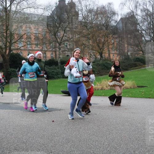 08.12.2024 - St. Pauli X-Mass-Run No. 14 Strokosch-Dieckow http://msf.ph/oto/7505788 08.12.2024 09:41:06 Laufen 3170, 109, 2808, 309, 621 meine-sportfotos.de