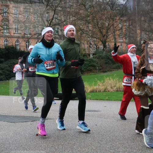 08.12.2024 - St. Pauli X-Mass-Run No. 14 Strokosch-Dieckow http://msf.ph/oto/7505794 08.12.2024 09:41:07 Laufen 3170, 642, 2808, 1424, 698 meine-sportfotos.de