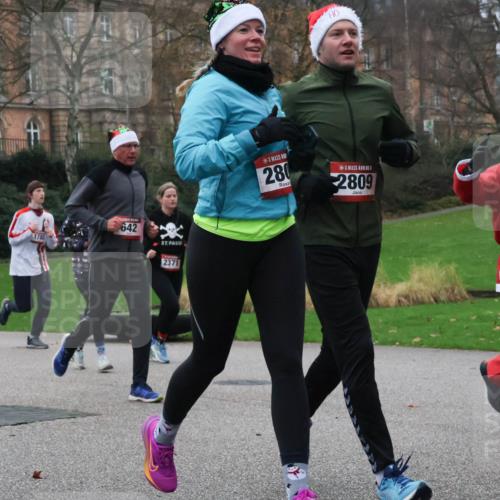 08.12.2024 - St. Pauli X-Mass-Run No. 14 Strokosch-Dieckow http://msf.ph/oto/7505798 08.12.2024 09:41:07 Laufen 18, 178, 642, 2371, 280, 2809, 1424, 0 meine-sportfotos.de