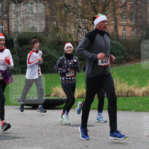 08.12.2024 - St. Pauli X-Mass-Run No. 14 Strokosch-Dieckow http://msf.ph/oto/7505803 08.12.2024 09:41:08 Laufen 3172, 3172, 18, 2334, 642 meine-sportfotos.de