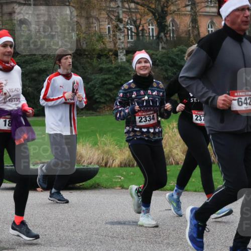 08.12.2024 - St. Pauli X-Mass-Run No. 14 Strokosch-Dieckow http://msf.ph/oto/7505805 08.12.2024 09:41:08 Laufen 3172, 18, 2334, 237, 642 meine-sportfotos.de