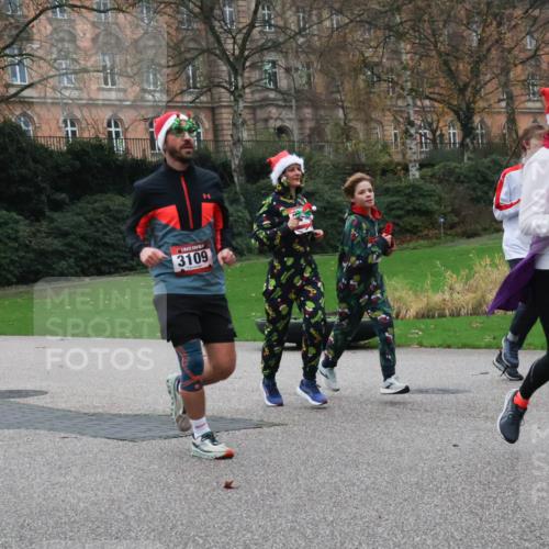 08.12.2024 - St. Pauli X-Mass-Run No. 14 Strokosch-Dieckow http://msf.ph/oto/7505815 08.12.2024 09:41:09 Laufen 2003, 3109 meine-sportfotos.de