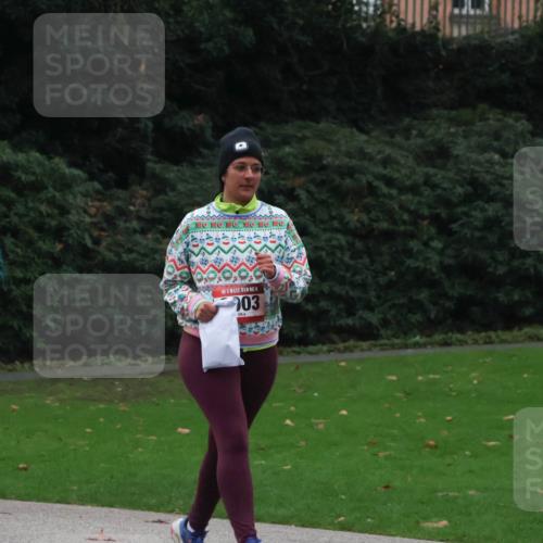 08.12.2024 - St. Pauli X-Mass-Run No. 14 Strokosch-Dieckow http://msf.ph/oto/7505824 08.12.2024 09:41:10 Laufen 1000, 1750, 14, 03 meine-sportfotos.de