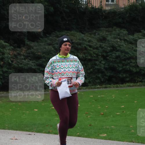 08.12.2024 - St. Pauli X-Mass-Run No. 14 Strokosch-Dieckow http://msf.ph/oto/7505825 08.12.2024 09:41:10 Laufen 000, 1750, 14, 03 meine-sportfotos.de