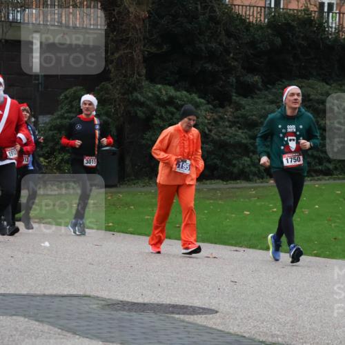 08.12.2024 - St. Pauli X-Mass-Run No. 14 Strokosch-Dieckow http://msf.ph/oto/7505839 08.12.2024 09:41:12 Laufen 1949, 1912, 13, 3015, 195, 1750 meine-sportfotos.de