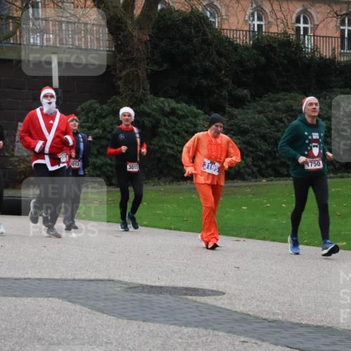 08.12.2024 - St. Pauli X-Mass-Run No. 14 Strokosch-Dieckow http://msf.ph/oto/7505841 08.12.2024 09:41:12 Laufen 1949, 3013, 3015, 3195, 1750 meine-sportfotos.de