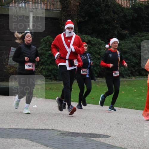 08.12.2024 - St. Pauli X-Mass-Run No. 14 Strokosch-Dieckow http://msf.ph/oto/7505851 08.12.2024 09:41:13 Laufen 1949, 3013, 3015, 195 meine-sportfotos.de