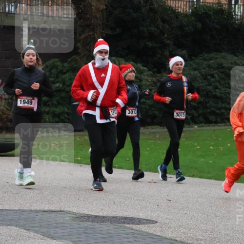 08.12.2024 - St. Pauli X-Mass-Run No. 14 Strokosch-Dieckow http://msf.ph/oto/7505853 08.12.2024 09:41:13 Laufen 1949, 1912, 3013, 3015, 3195 meine-sportfotos.de