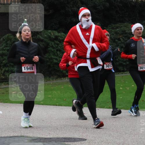 08.12.2024 - St. Pauli X-Mass-Run No. 14 Strokosch-Dieckow http://msf.ph/oto/7505858 08.12.2024 09:41:14 Laufen 1949, 3013, 3015 meine-sportfotos.de