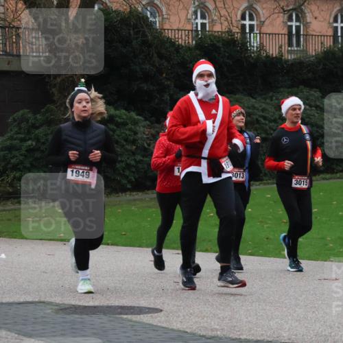 08.12.2024 - St. Pauli X-Mass-Run No. 14 Strokosch-Dieckow http://msf.ph/oto/7505860 08.12.2024 09:41:14 Laufen 3013, 1949, 3015, 3195 meine-sportfotos.de