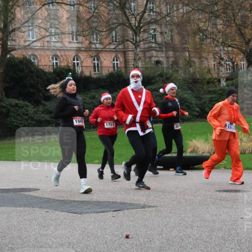 08.12.2024 - St. Pauli X-Mass-Run No. 14 Strokosch-Dieckow http://msf.ph/oto/7505873 08.12.2024 09:41:15 Laufen 946, 1949, 1751, 301, 3195 meine-sportfotos.de
