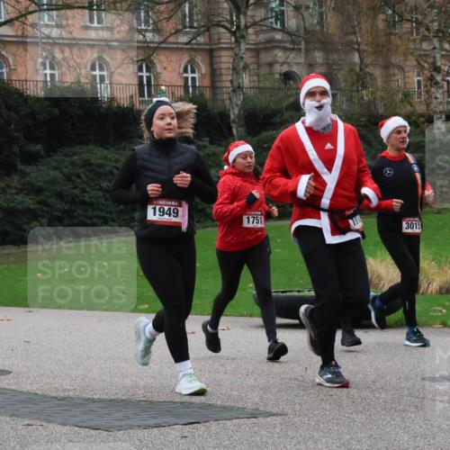 08.12.2024 - St. Pauli X-Mass-Run No. 14 Strokosch-Dieckow http://msf.ph/oto/7505875 08.12.2024 09:41:16 Laufen 1949, 1751, 1918, 3015, 3195 meine-sportfotos.de
