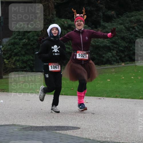 08.12.2024 - St. Pauli X-Mass-Run No. 14 Strokosch-Dieckow http://msf.ph/oto/7505927 08.12.2024 09:41:27 Laufen 1021, 20, 1067 meine-sportfotos.de