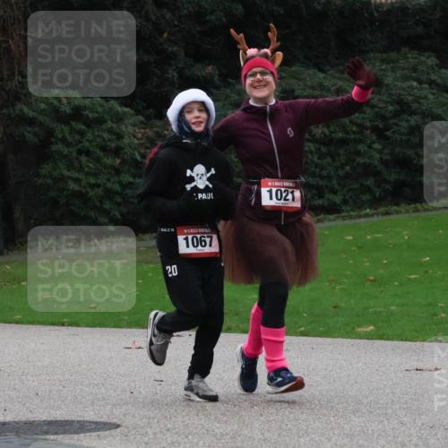 08.12.2024 - St. Pauli X-Mass-Run No. 14 Strokosch-Dieckow http://msf.ph/oto/7505934 08.12.2024 09:41:28 Laufen 1021, 1067, 20, 20 meine-sportfotos.de
