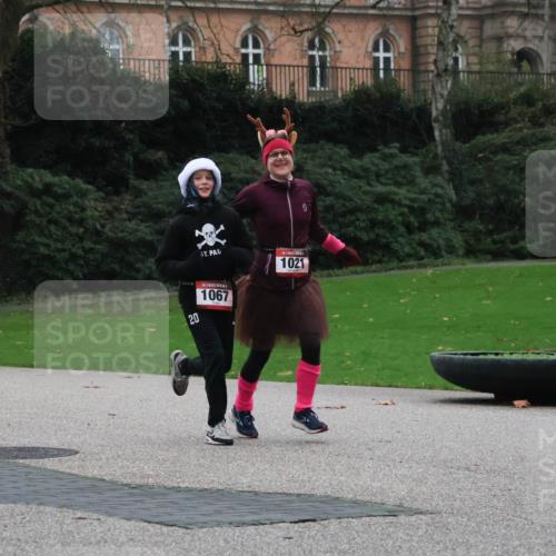08.12.2024 - St. Pauli X-Mass-Run No. 14 Strokosch-Dieckow http://msf.ph/oto/7505936 08.12.2024 09:41:28 Laufen 1021, 20, 1067 meine-sportfotos.de