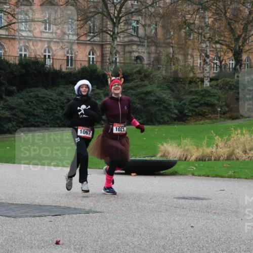 08.12.2024 - St. Pauli X-Mass-Run No. 14 Strokosch-Dieckow http://msf.ph/oto/7505941 08.12.2024 09:41:29 Laufen 1067, 20, 1021 meine-sportfotos.de