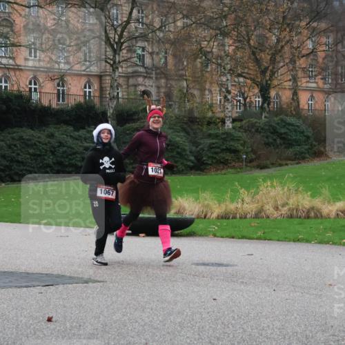 08.12.2024 - St. Pauli X-Mass-Run No. 14 Strokosch-Dieckow http://msf.ph/oto/7505944 08.12.2024 09:41:29 Laufen 1067, 20, 1021 meine-sportfotos.de