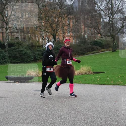 08.12.2024 - St. Pauli X-Mass-Run No. 14 Strokosch-Dieckow http://msf.ph/oto/7505950 08.12.2024 09:41:30 Laufen 20, 1067, 102 meine-sportfotos.de