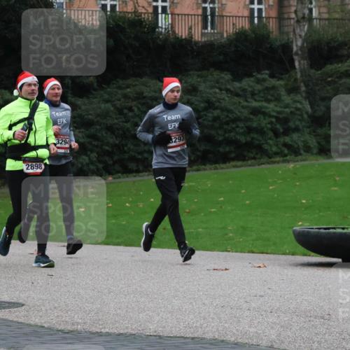 08.12.2024 - St. Pauli X-Mass-Run No. 14 Strokosch-Dieckow http://msf.ph/oto/7505952 08.12.2024 09:41:31 Laufen 275, 3294, 32, 293, 2898 meine-sportfotos.de