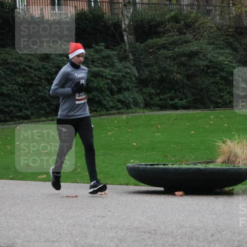 08.12.2024 - St. Pauli X-Mass-Run No. 14 Strokosch-Dieckow http://msf.ph/oto/7505954 08.12.2024 09:41:31 Laufen 2898, 3294 meine-sportfotos.de