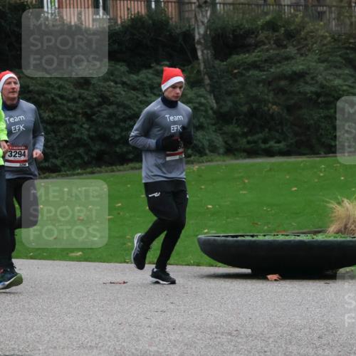 08.12.2024 - St. Pauli X-Mass-Run No. 14 Strokosch-Dieckow http://msf.ph/oto/7505957 08.12.2024 09:41:32 Laufen 3294, 3294, 2898 meine-sportfotos.de