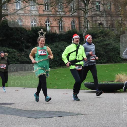 08.12.2024 - St. Pauli X-Mass-Run No. 14 Strokosch-Dieckow http://msf.ph/oto/7505965 08.12.2024 09:41:33 Laufen 129, 2362, 2361, 1275, 2898, 3294, 8293 meine-sportfotos.de