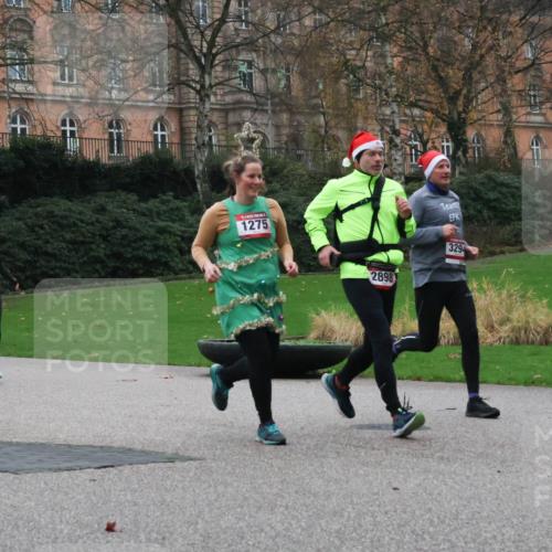 08.12.2024 - St. Pauli X-Mass-Run No. 14 Strokosch-Dieckow http://msf.ph/oto/7505973 08.12.2024 09:41:33 Laufen 236, 2361, 1275, 2898, 3294 meine-sportfotos.de