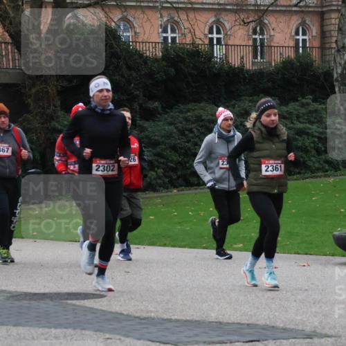 08.12.2024 - St. Pauli X-Mass-Run No. 14 Strokosch-Dieckow http://msf.ph/oto/7505980 08.12.2024 09:41:34 Laufen 165, 1867, 2302, 26, 23, 2361 meine-sportfotos.de